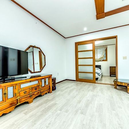 Dongsannara Pension Seogwipo Bagian luar foto