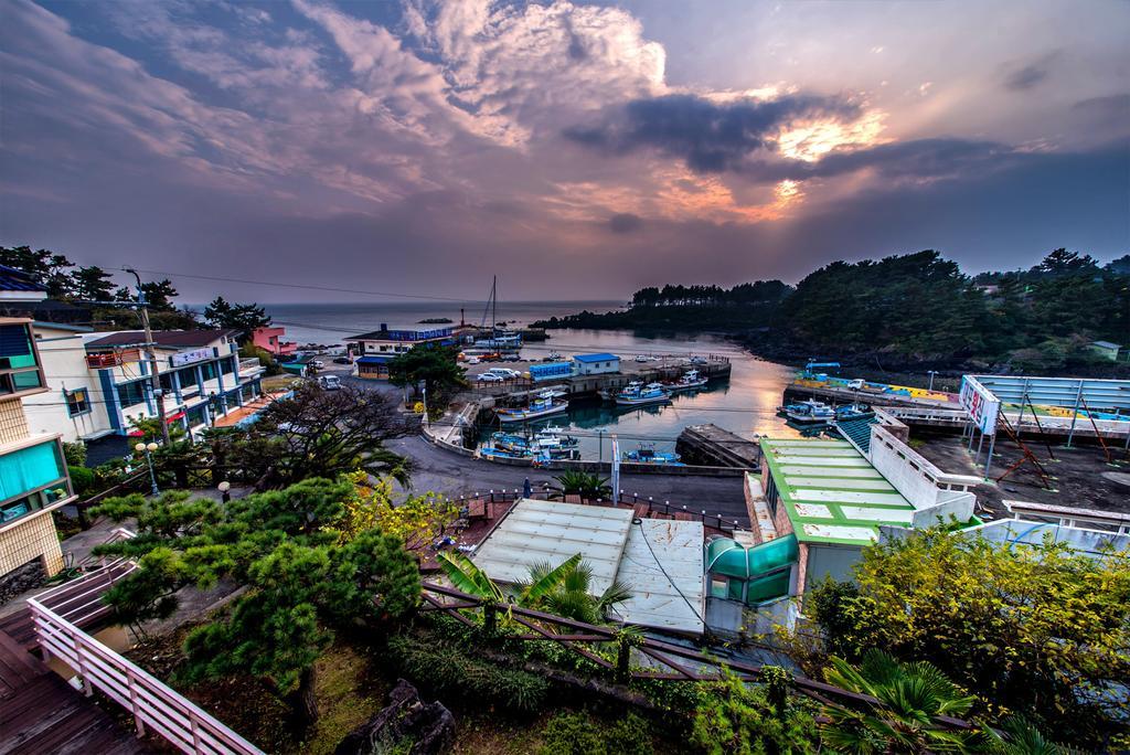 Dongsannara Pension Seogwipo Bagian luar foto
